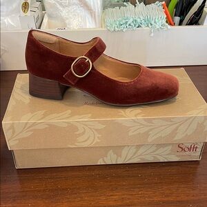 Sofft Women's Red Mary Jane Heels